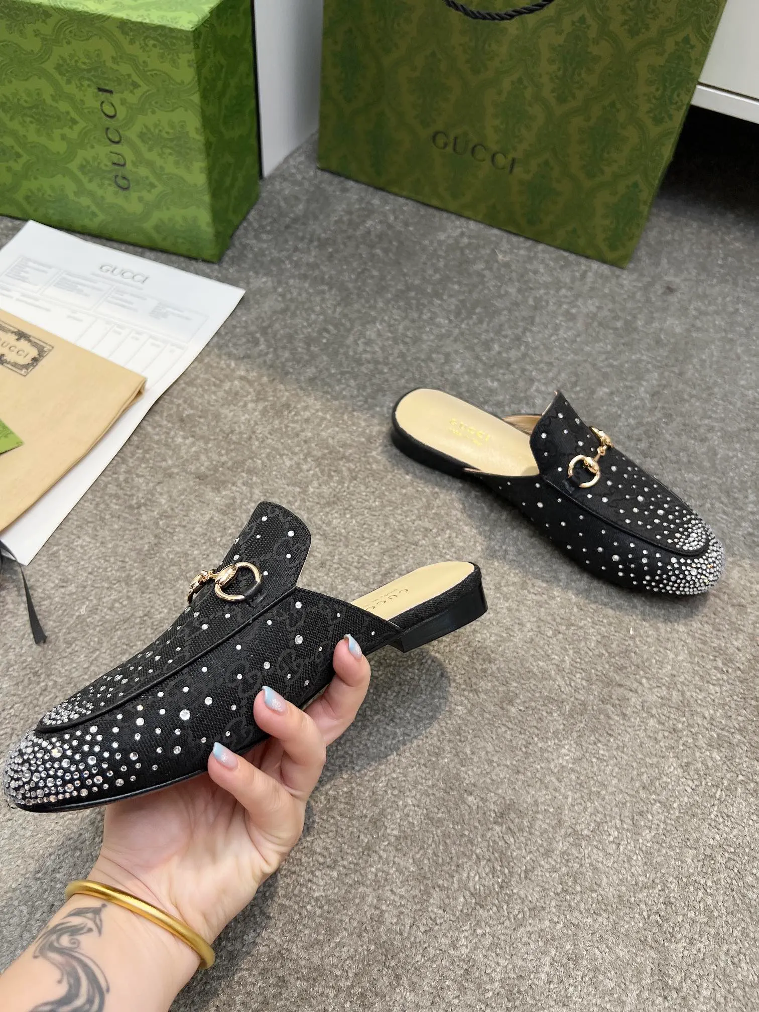 👟👟Ex-factory price 380👟👟 Genuine leather sole +50 Original quality guccisummer's latest limited edition slippers, top quality, purchased genuine development original special hot diamond process classic double G presbyopic inner sheepskin with Italian original board material and craftsmanship are the same as the original! Code number: 35-42,